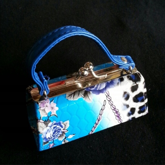 Vera Bradley Handbags - 🎉TODAY ONLY🎉NEW. .Very mini beautiful 🌺